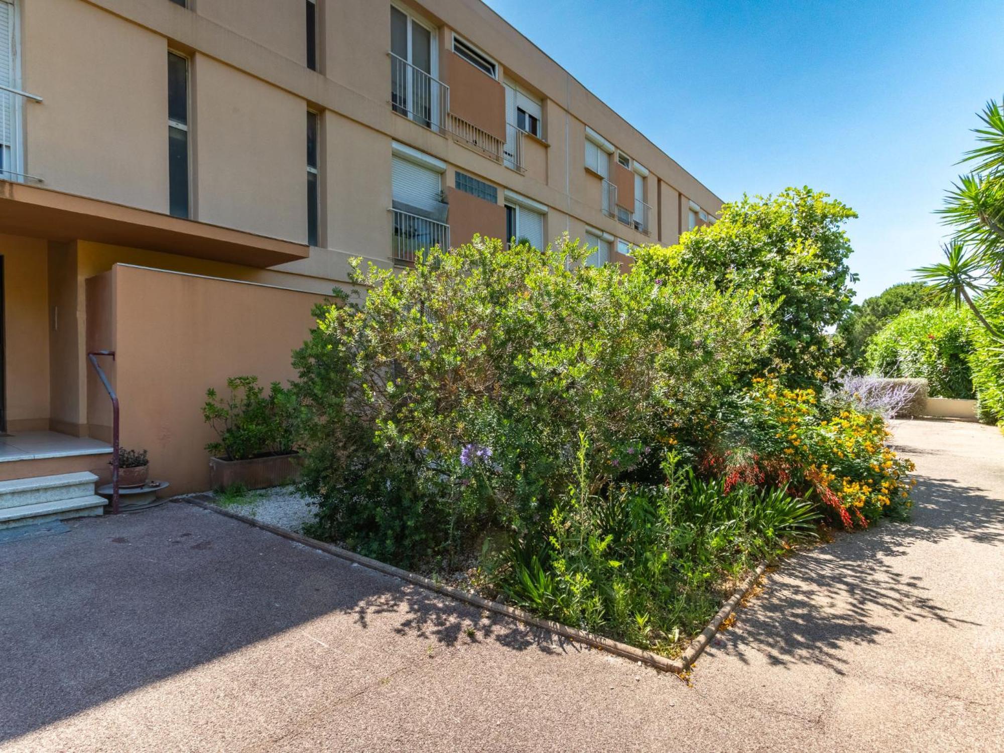 Apartment Les Ilaires By Interhome Le Lavandou Bagian luar foto